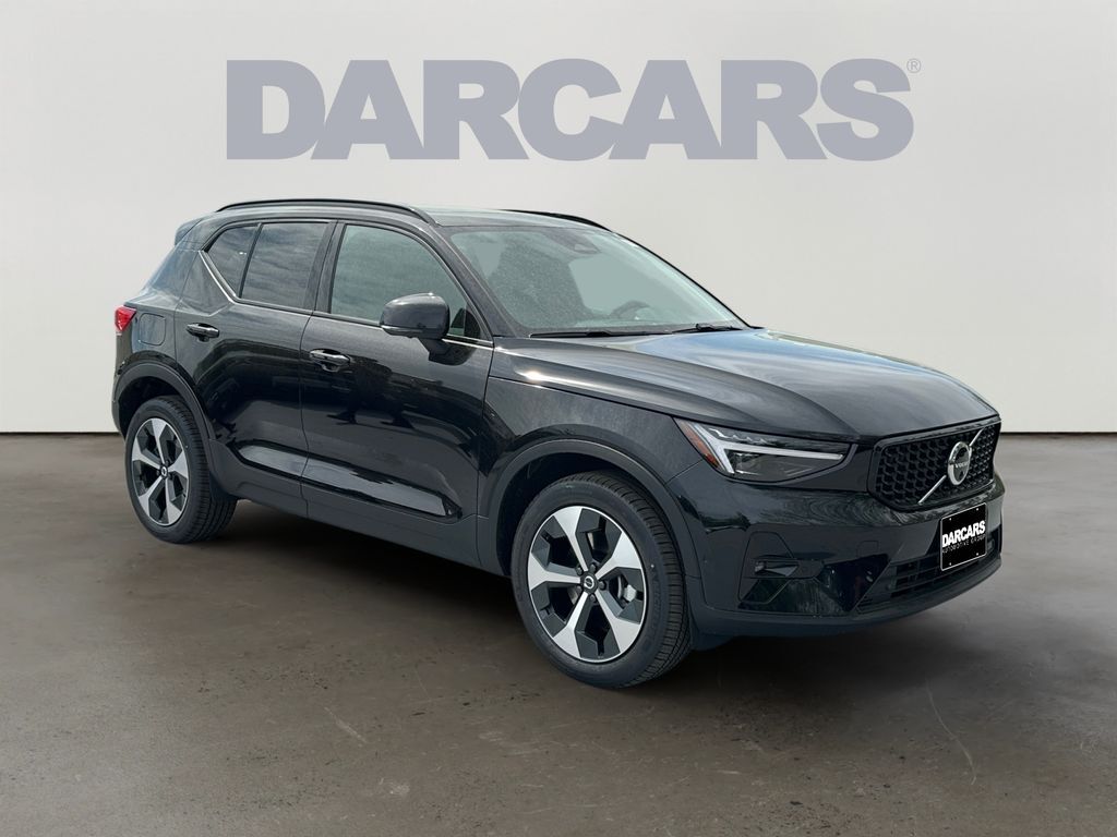 2026 VOLVO XC40