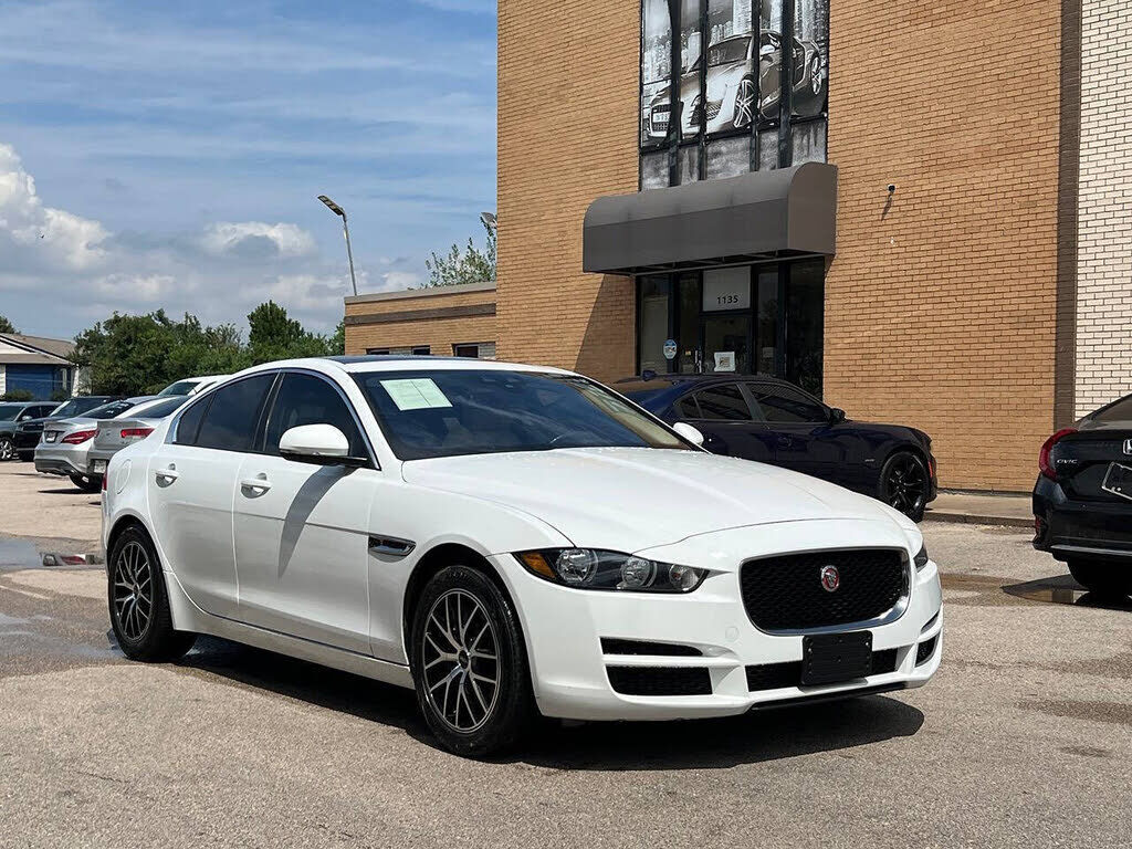 2017 JAGUAR XE