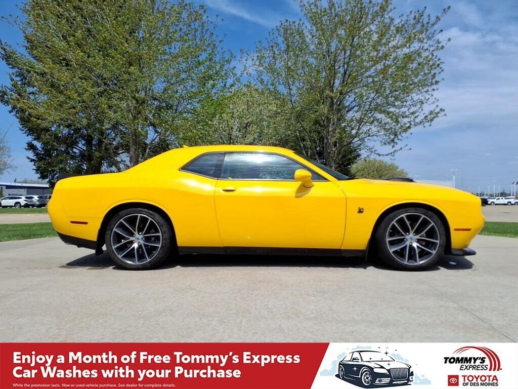 2017 DODGE Challenger