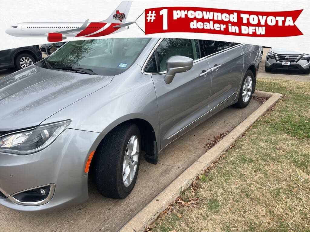 2017 CHRYSLER Pacifica