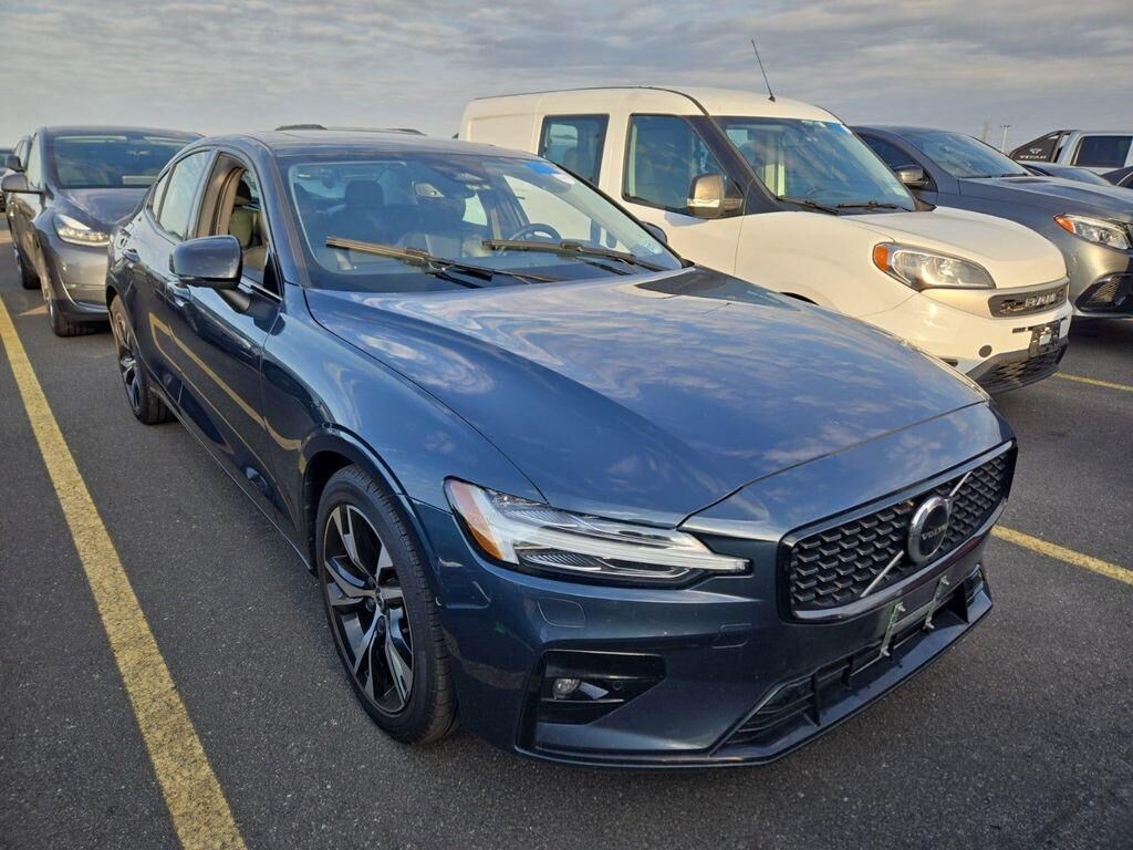 2023 VOLVO S60