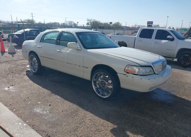 2006 LINCOLN Town Car