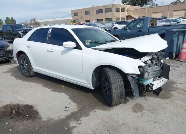 2019 CHRYSLER 300