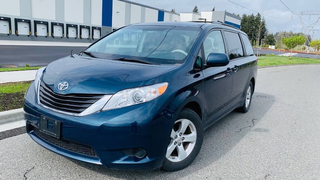 2011 TOYOTA Sienna