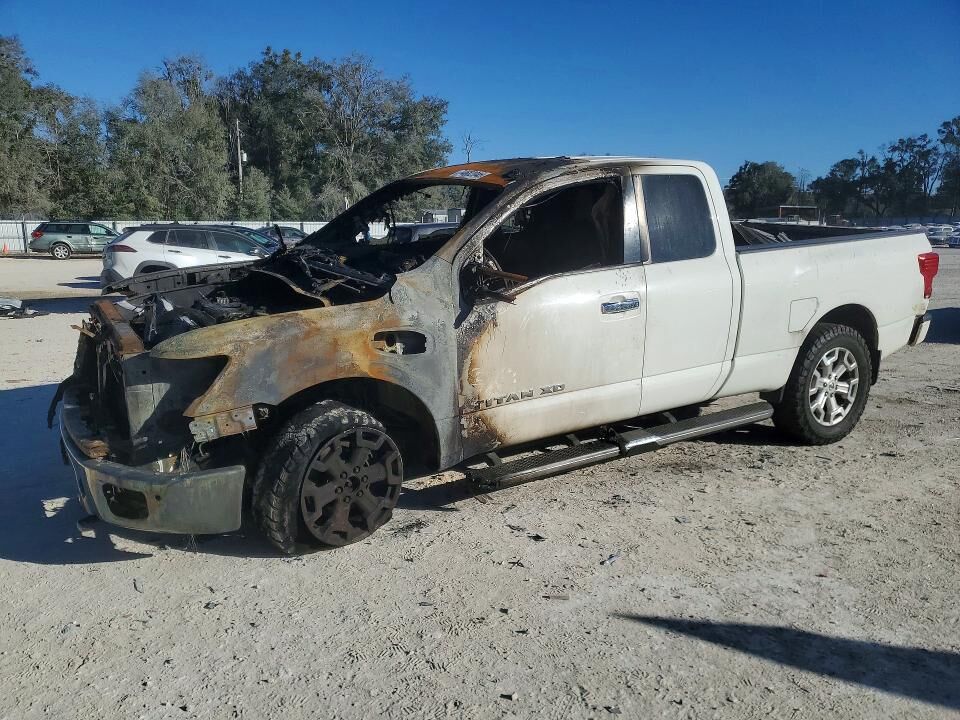 2017 NISSAN Titan