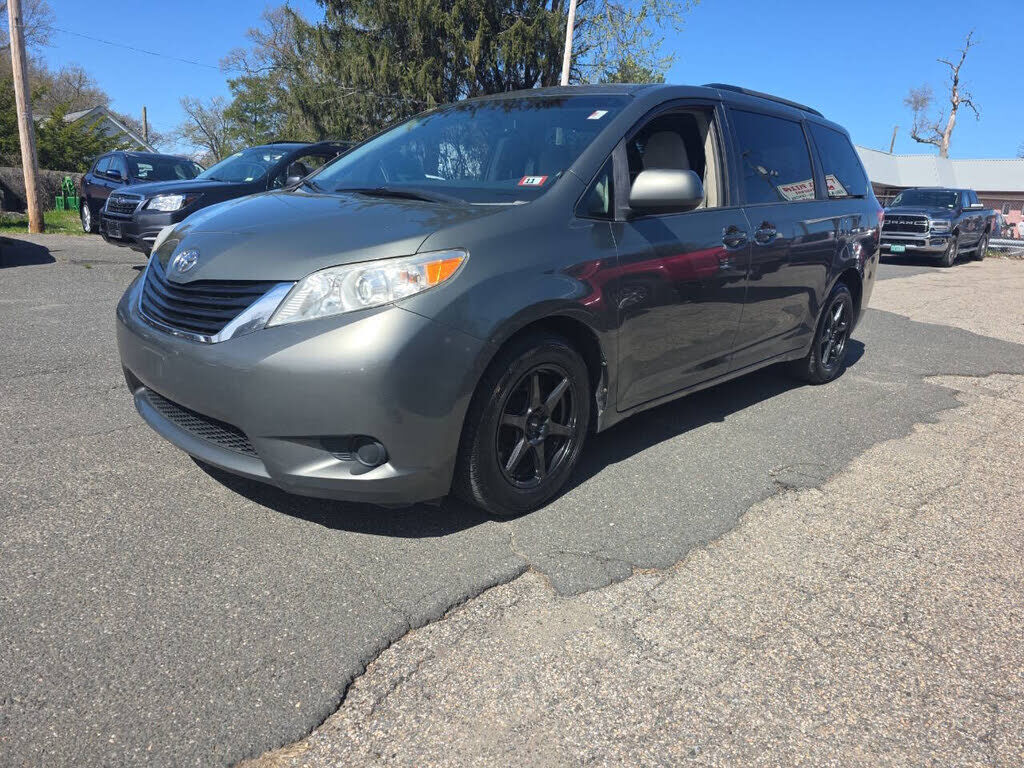 2011 TOYOTA Sienna