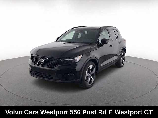 2023 VOLVO XC40