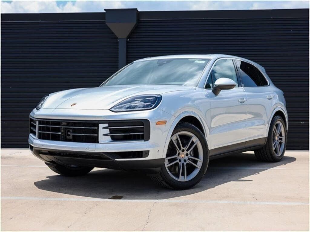 2025 PORSCHE Cayenne