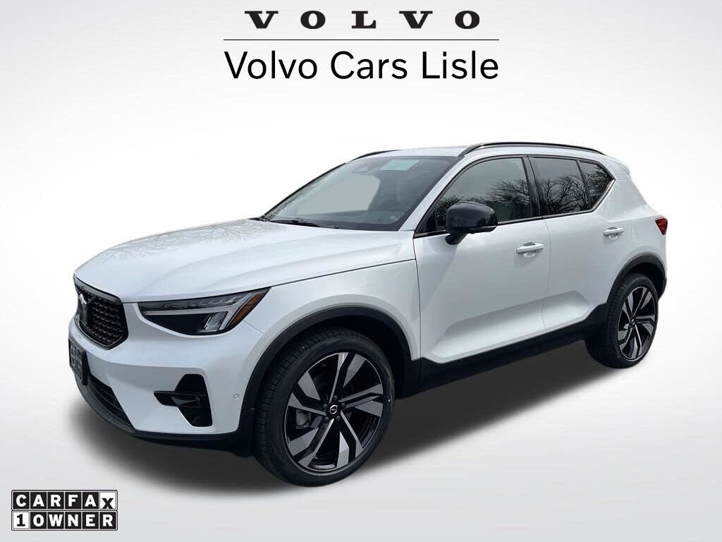 2023 VOLVO XC40