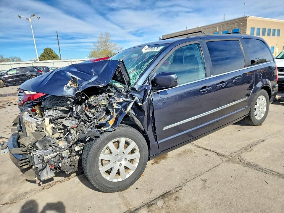 2014 CHRYSLER Town and Country