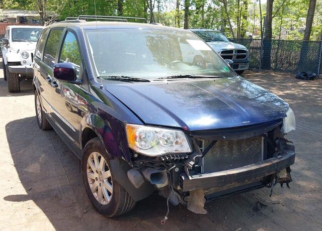 2014 CHRYSLER Town and Country