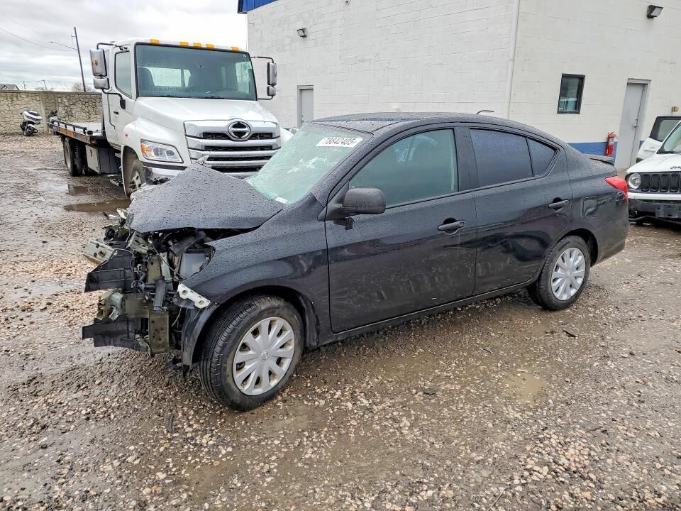 2015 NISSAN Versa