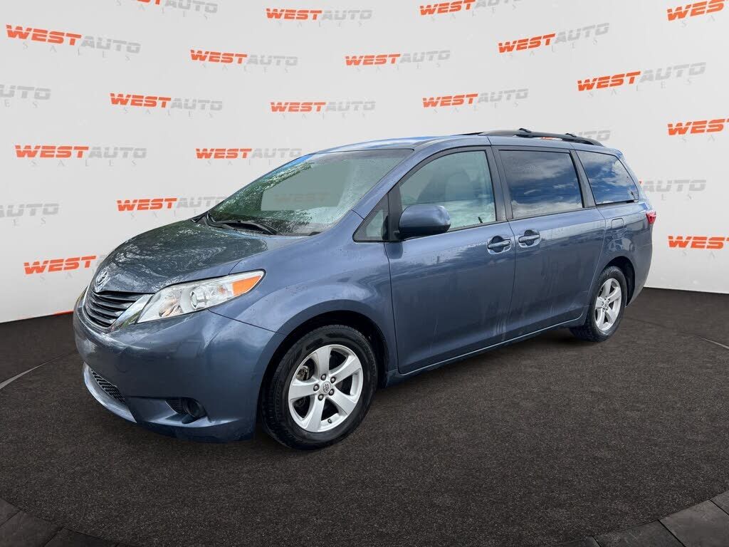 2017 TOYOTA Sienna