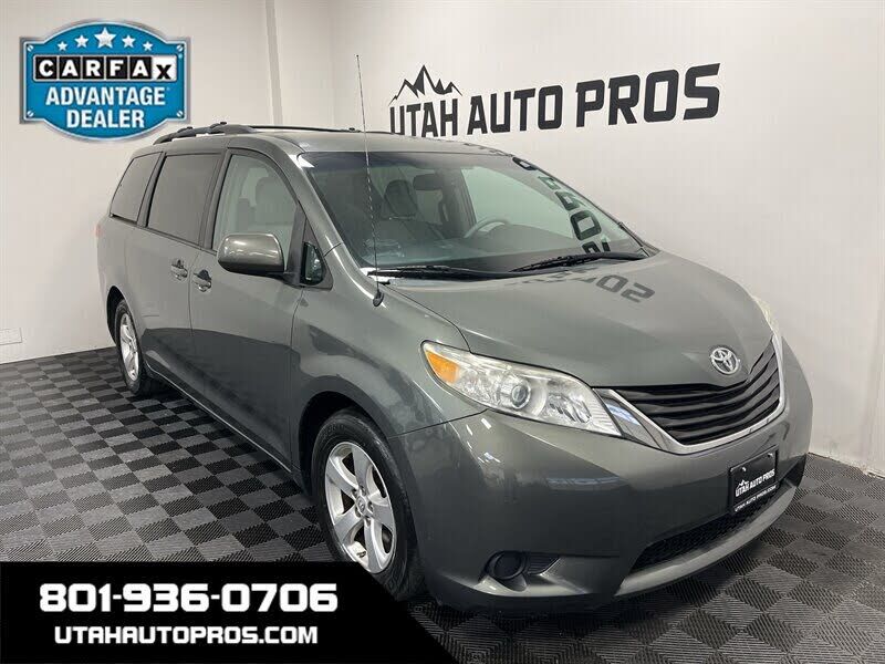 2013 TOYOTA Sienna