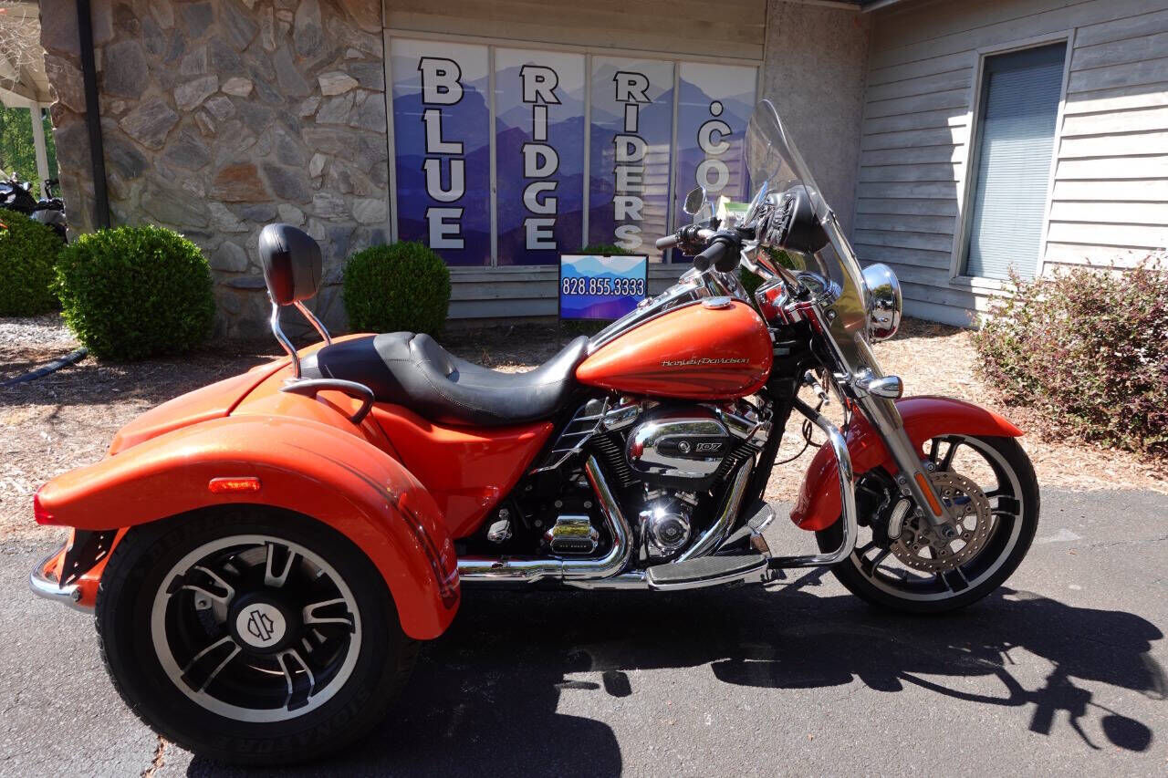 2017 HARLEY DAVIDSON FLRT / Freewheeler