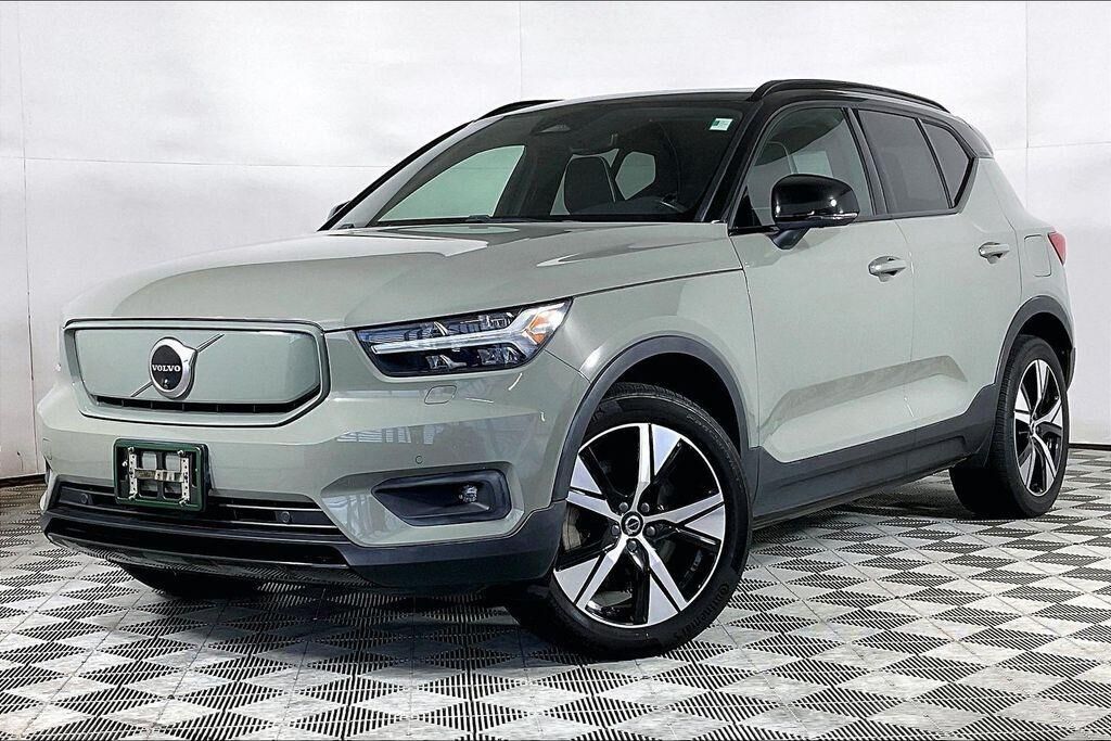 2021 VOLVO XC40