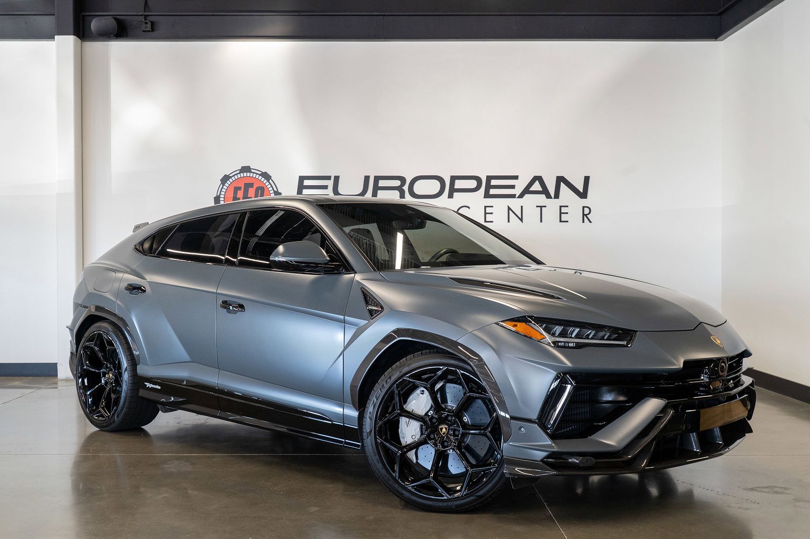 2023 LAMBORGHINI URUS