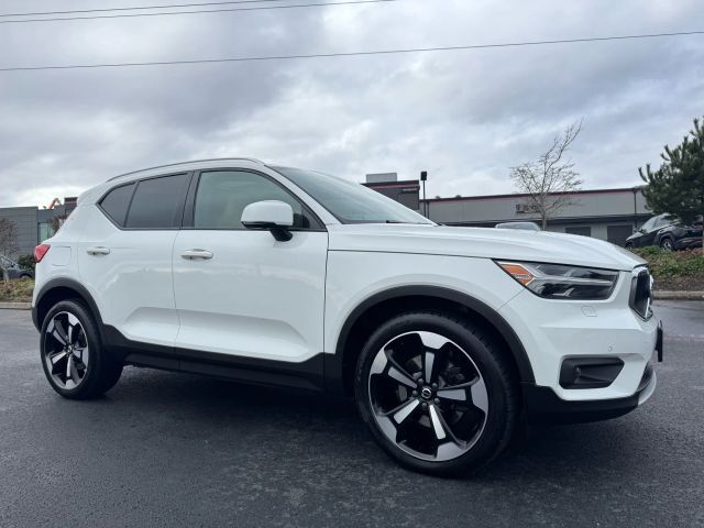2020 VOLVO XC40
