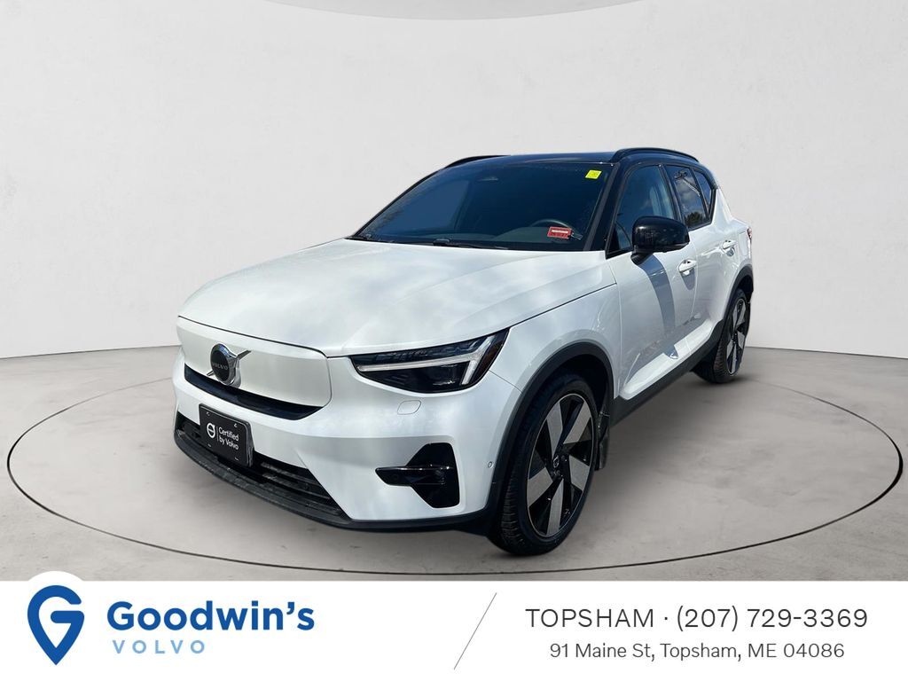 2023 VOLVO XC40