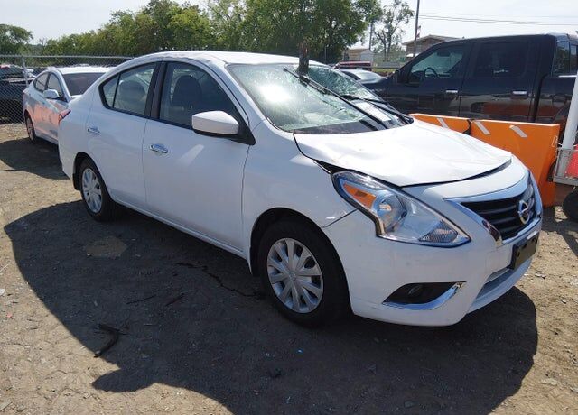 2017 NISSAN Versa