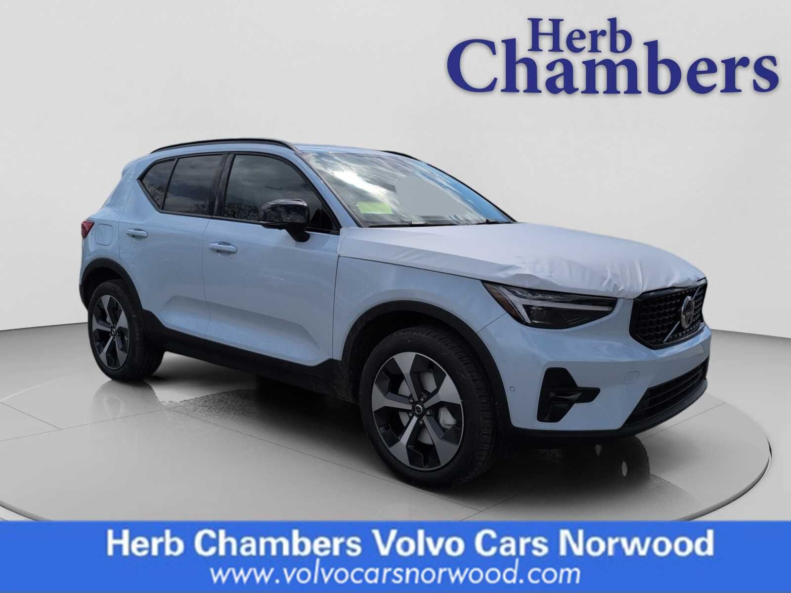 2026 VOLVO XC40