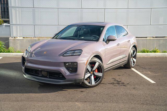 2025 PORSCHE Macan