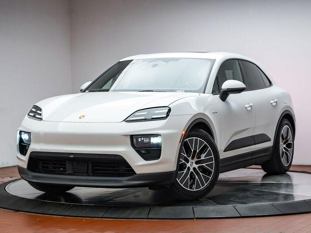 2026 PORSCHE Macan