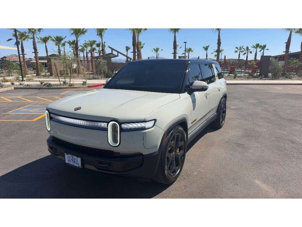 2025 RIVIAN R1S