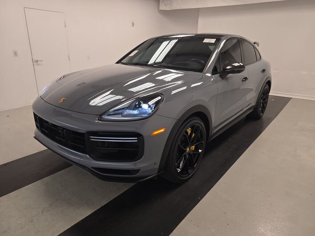 2022 PORSCHE Cayenne