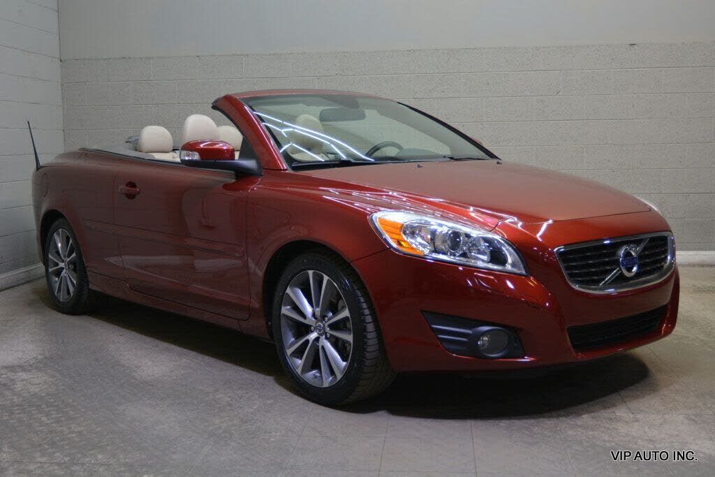 2011 VOLVO C70