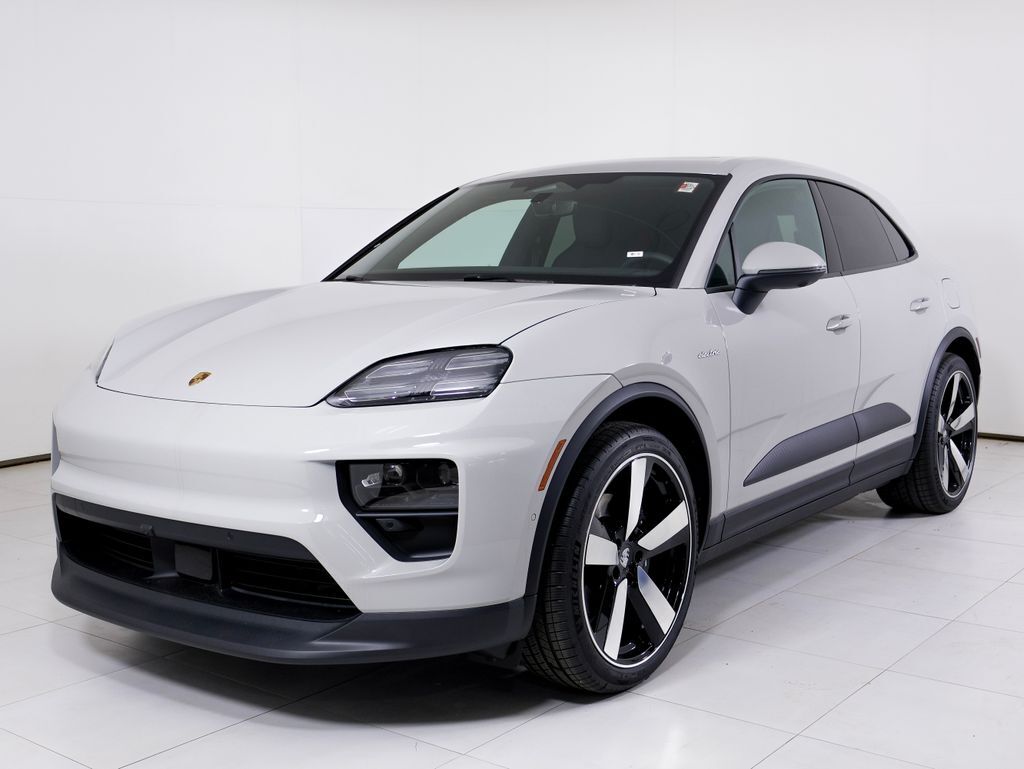 2026 PORSCHE Macan