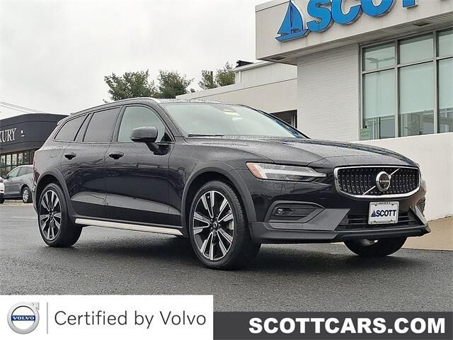2024 VOLVO V60CC