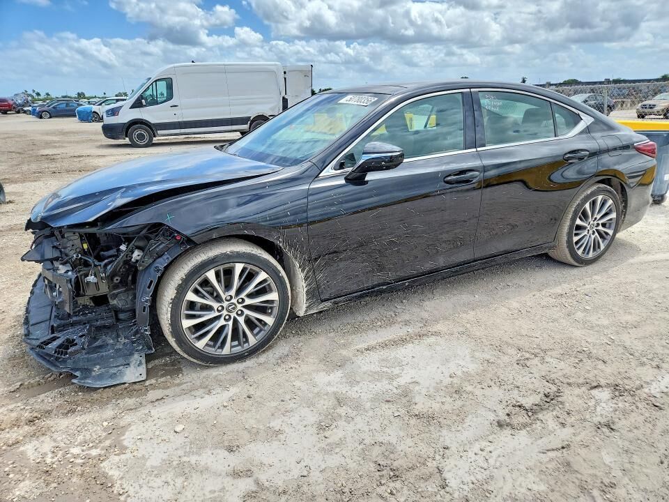 2019 LEXUS ES