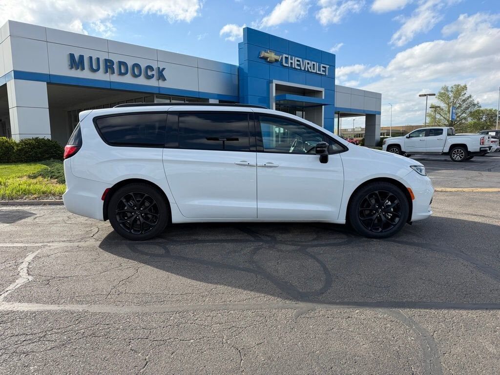 2025 CHRYSLER Pacifica