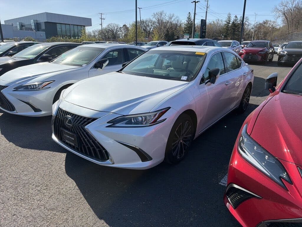 2025 LEXUS ES