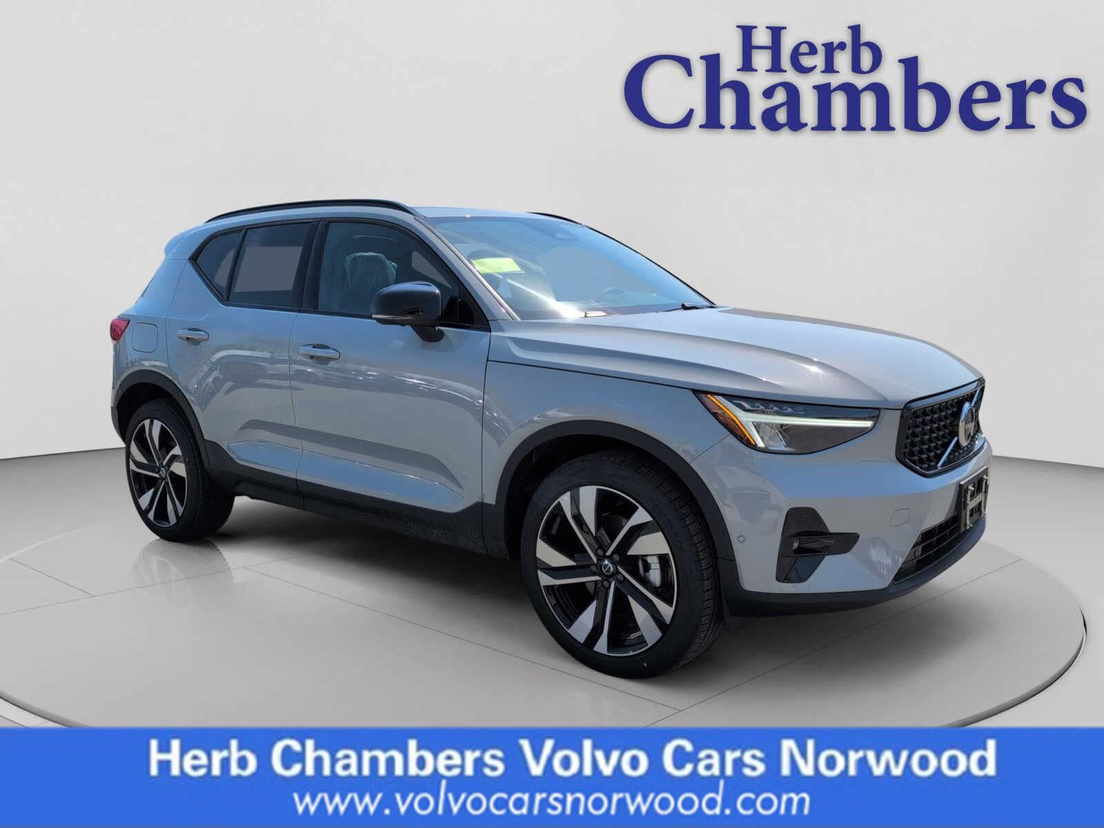 2026 VOLVO XC40