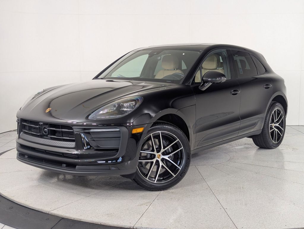2026 PORSCHE Macan