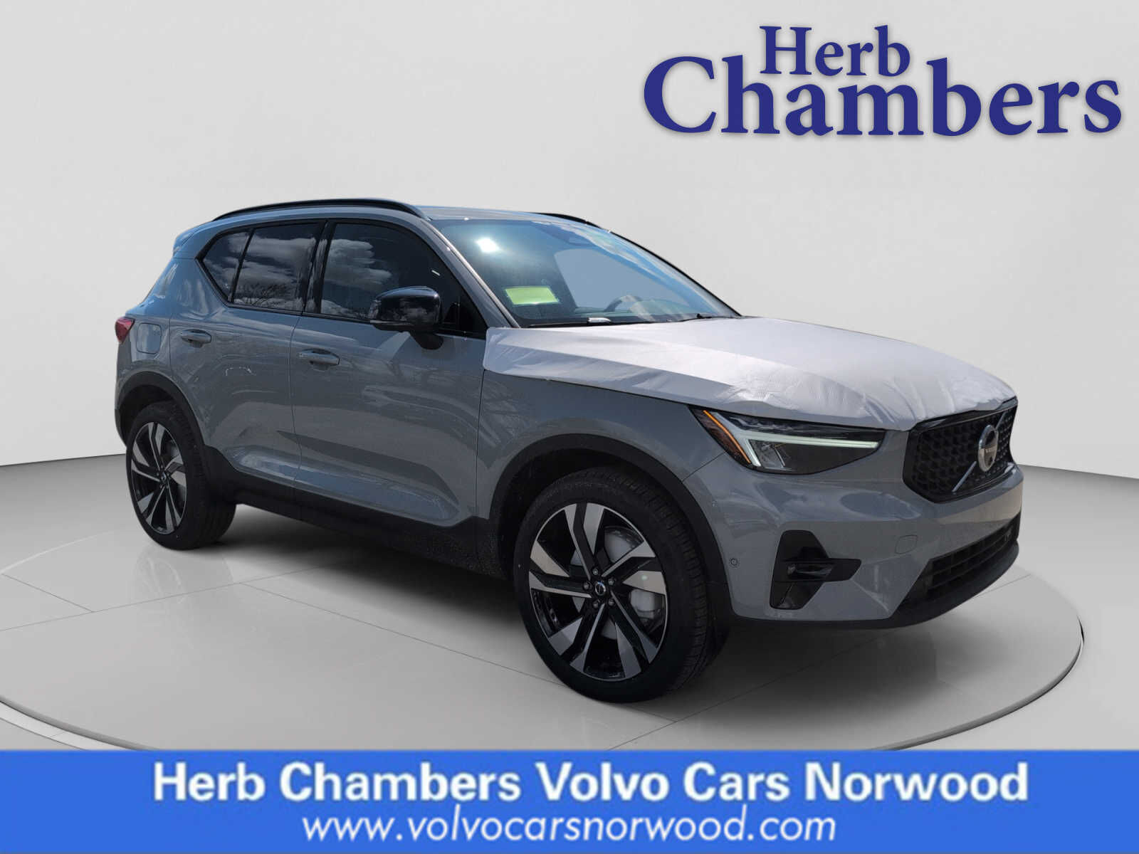 2026 VOLVO XC40