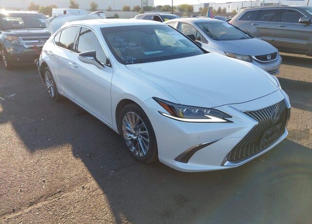 2019 LEXUS ES