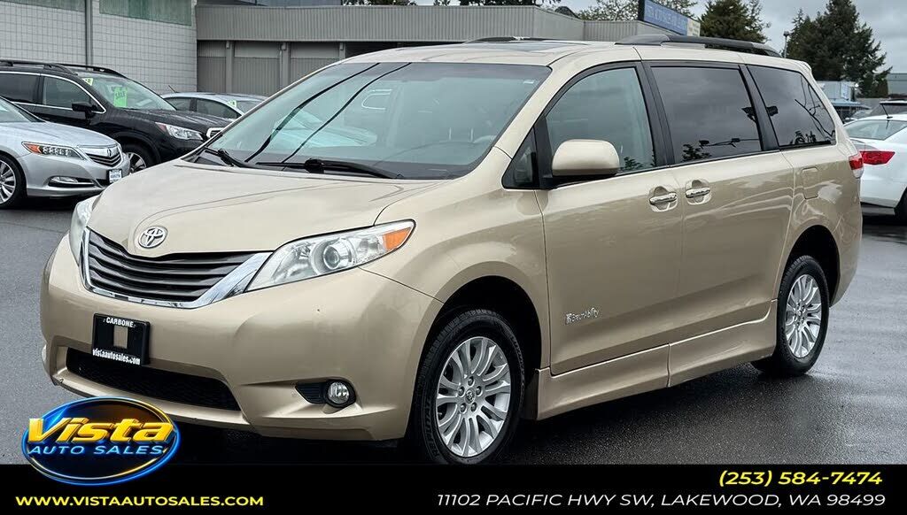 2011 TOYOTA Sienna