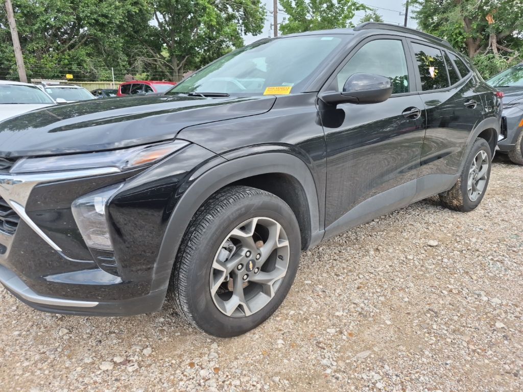 2025 CHEVROLET Trax
