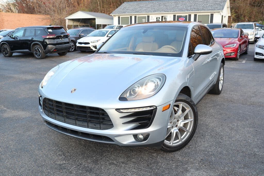 2016 PORSCHE Macan