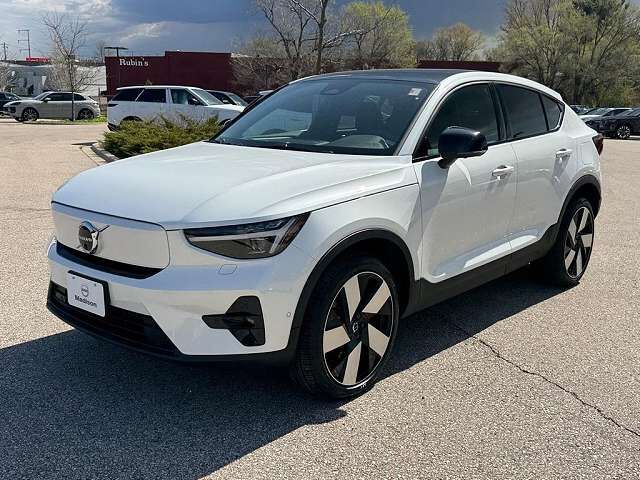 2023 VOLVO C40