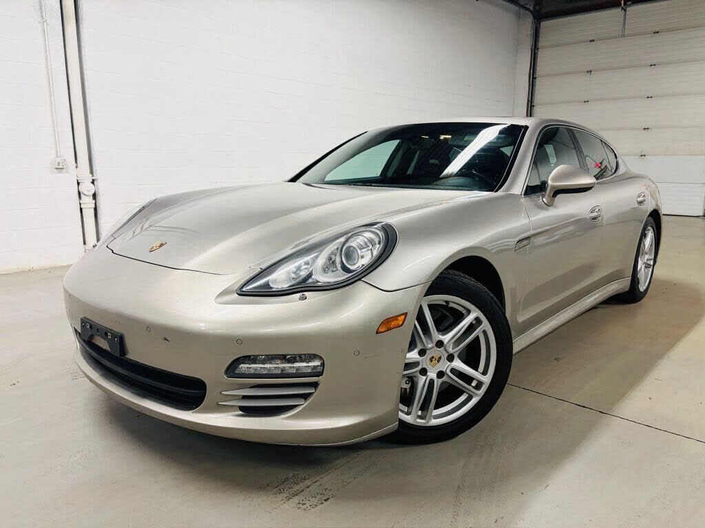 2011 PORSCHE Panamera