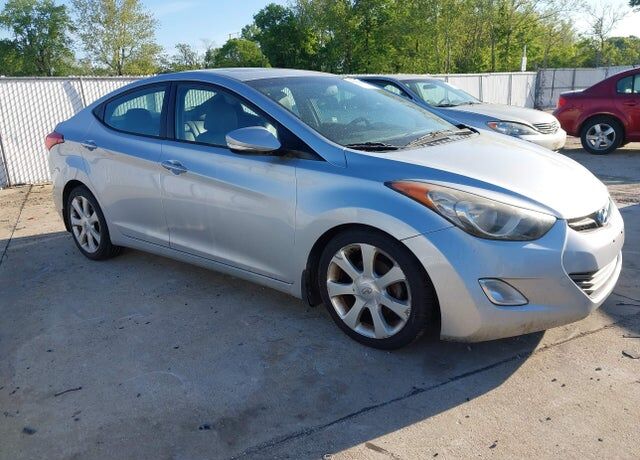 2013 HYUNDAI Elantra