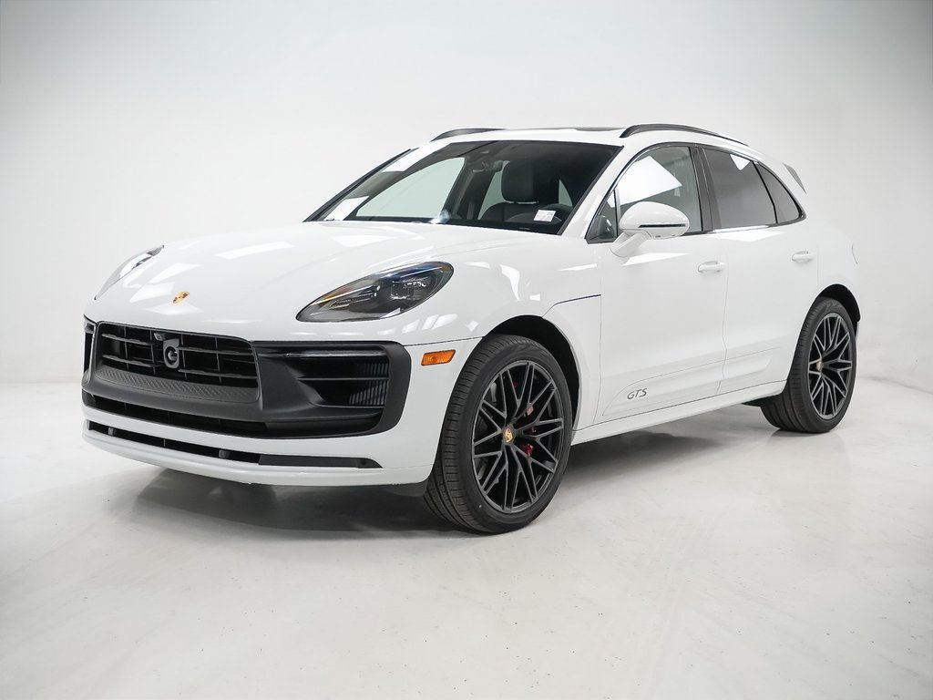 2026 PORSCHE Macan