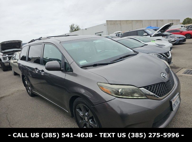 2016 TOYOTA Sienna