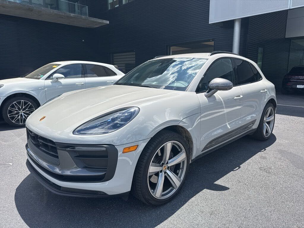 2023 PORSCHE Macan