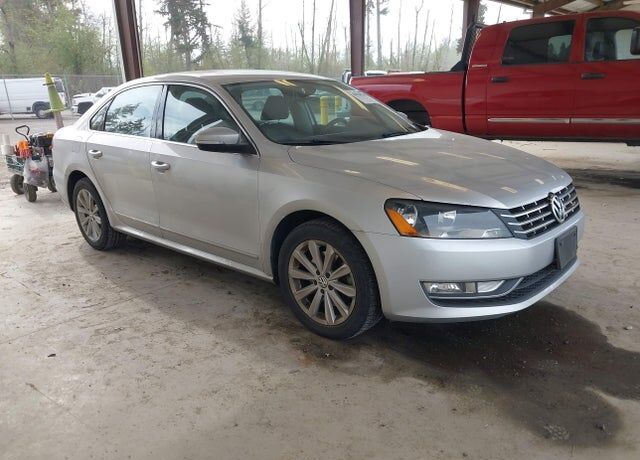 2013 VOLKSWAGEN Passat