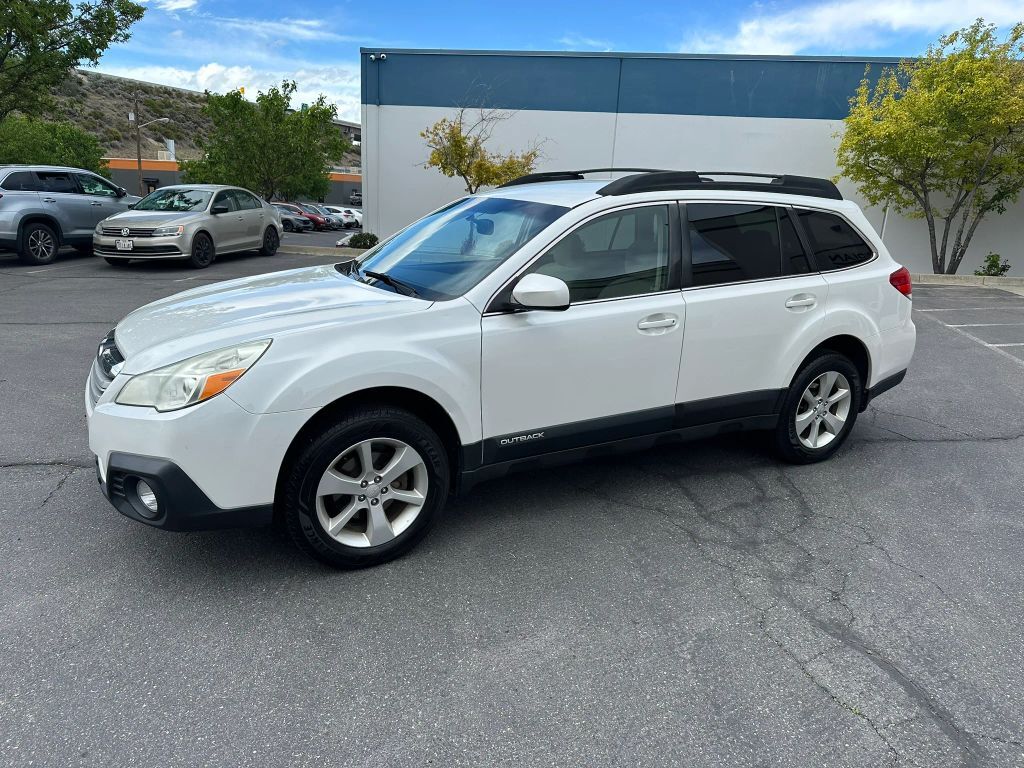 2013 SUBARU Outback